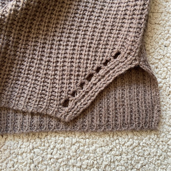 Revamped- size large brown knit crop - Picture 2 of 3